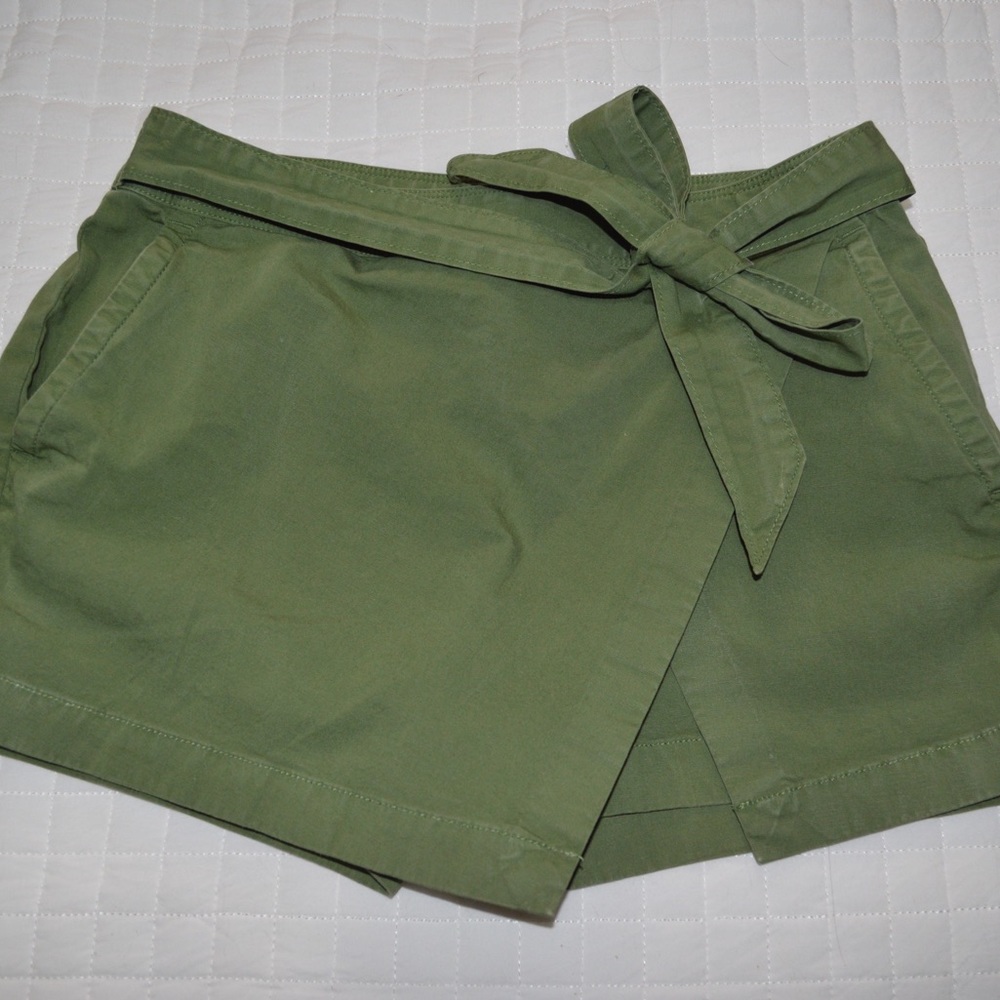 Vineyard Vines Army Green Skort